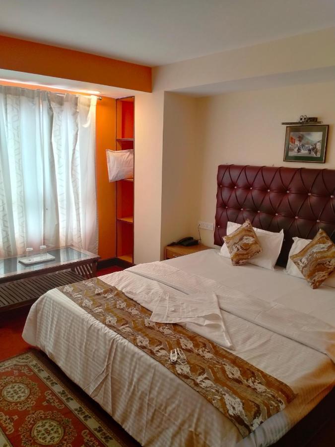 Oyo 12370 Royal Sarava Hotel Darjeeling  Buitenkant foto