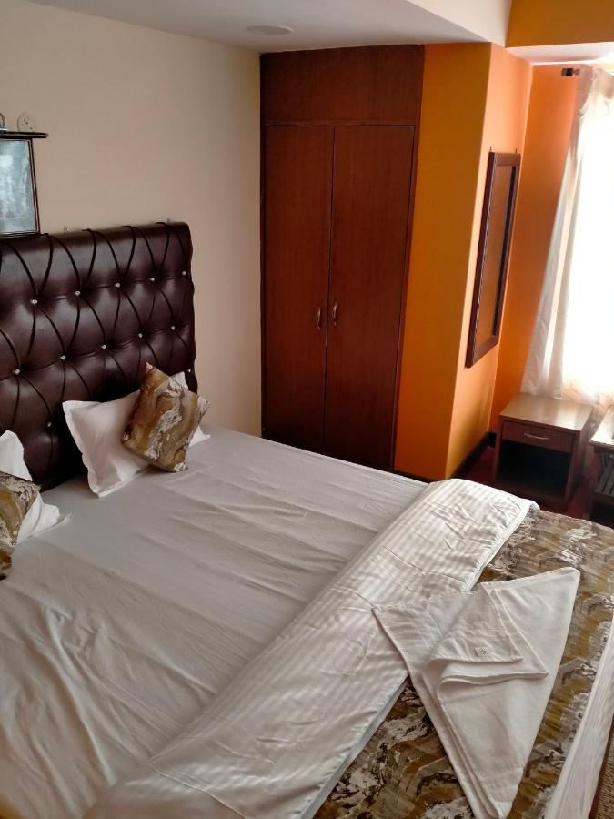 Oyo 12370 Royal Sarava Hotel Darjeeling  Buitenkant foto