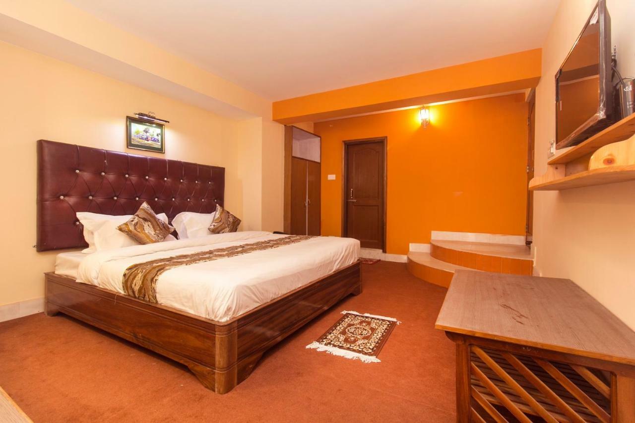 Oyo 12370 Royal Sarava Hotel Darjeeling  Buitenkant foto