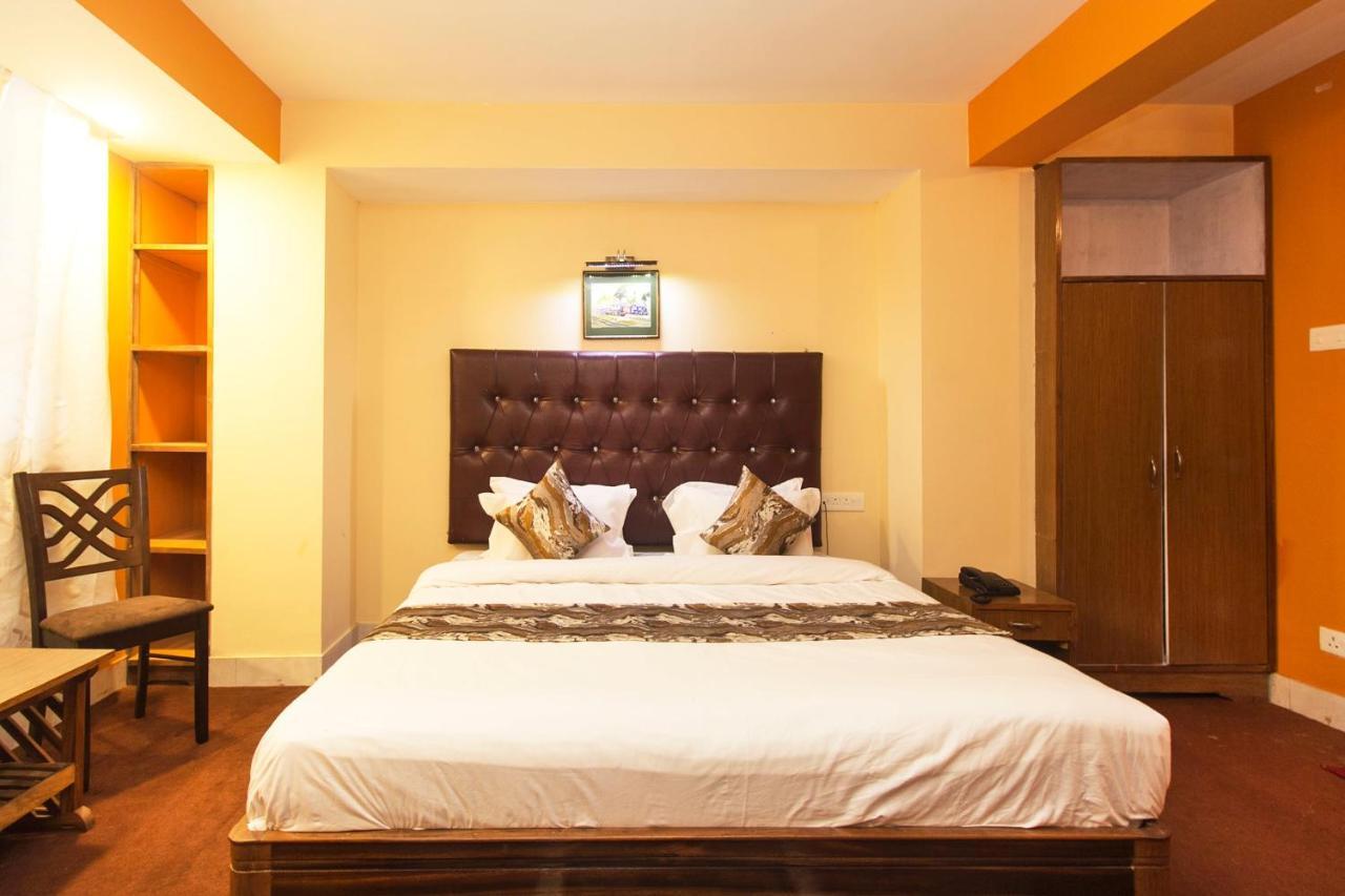 Oyo 12370 Royal Sarava Hotel Darjeeling  Buitenkant foto